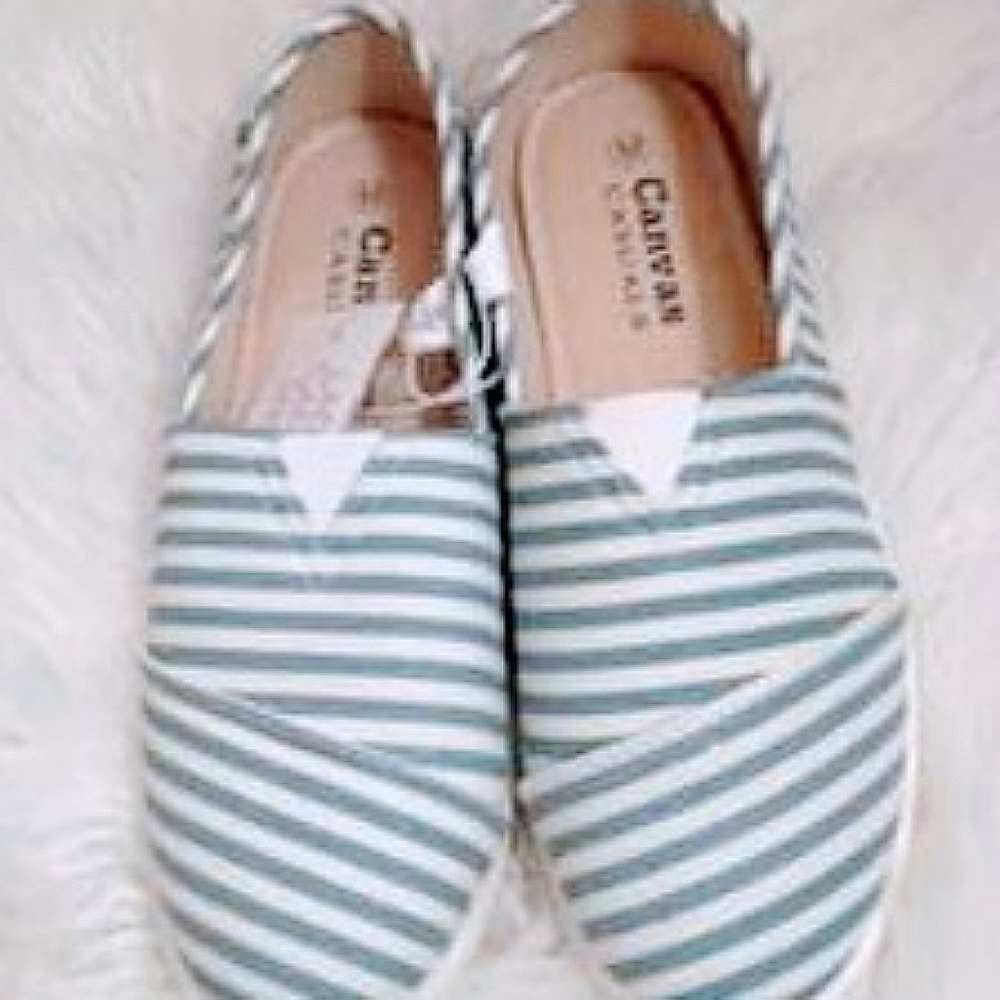 Size Medium NWT shoe's/boat type shoes!